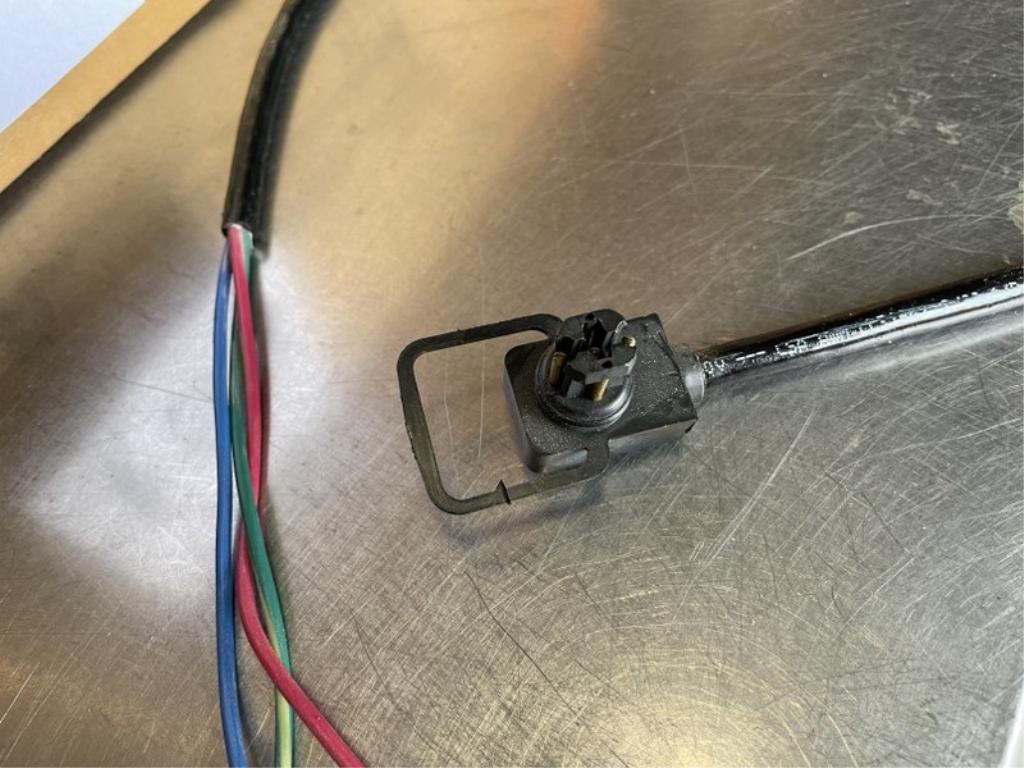 EP5-350B, 5 WIRE MOLDED RIGHT ANGLE MALE PLUG,