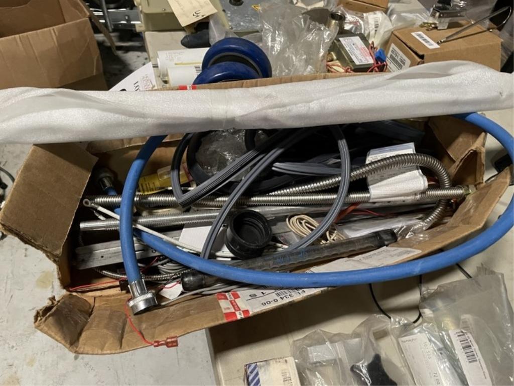 LOT CONSISTING OF ASSORTED SERVICING PARTS