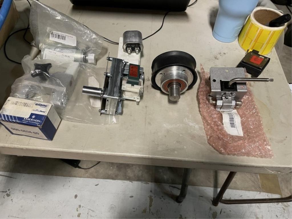 LOT CONSISTING OF ASSORTED SERVICING PARTS
