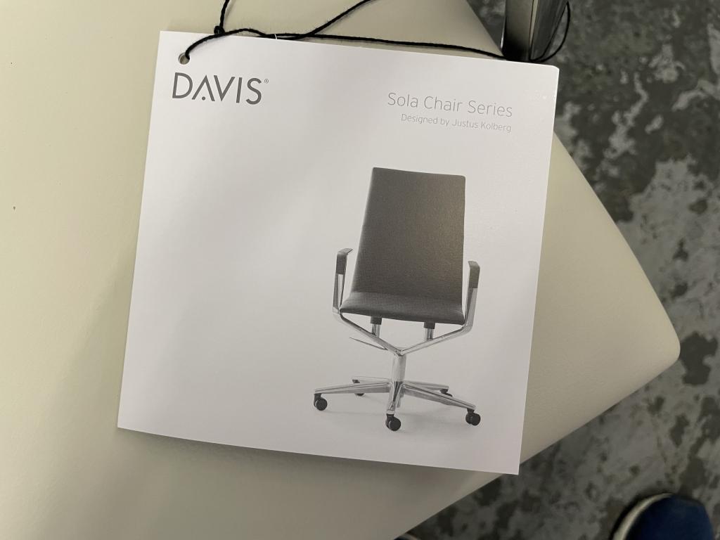 *NEW IN BOX* DAVIS SOLO 10 CHAIR