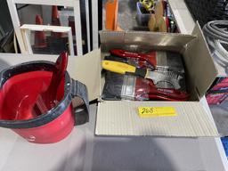 LOT CONSISTING OF ASSORTED PAINTING SUPPLIES