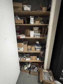 LOT CONSISTING OF CONTENTS OF CLOSET