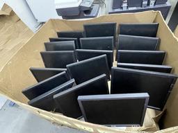 DELL 17" MONITORS ON STAND