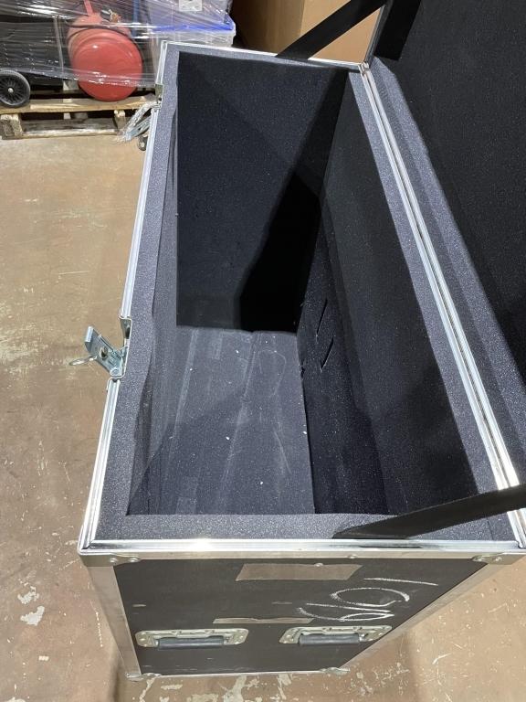 HARD CASE ON CASTERS