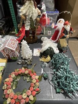 LOT CONSISTING OF ASSORTED HOLIDAY DECORATIONS