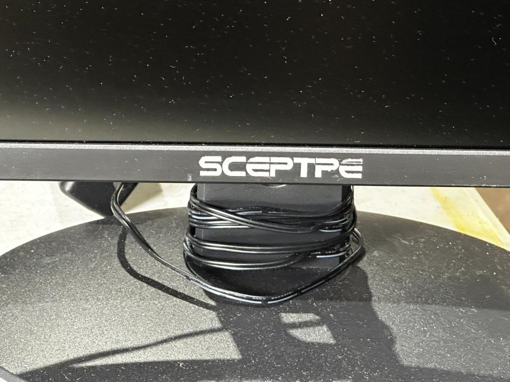 SCEPTRE 22" MONITORS ON STANDS