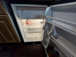 FRIGIDAIRE UNDER-COUNTER REFRIGERATOR