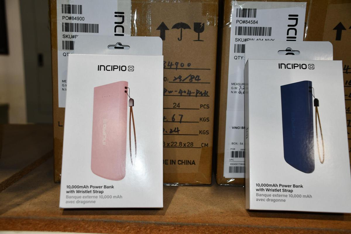 INCIPIO 10,000 MAH POWER BANKS (NEW IN BOX)