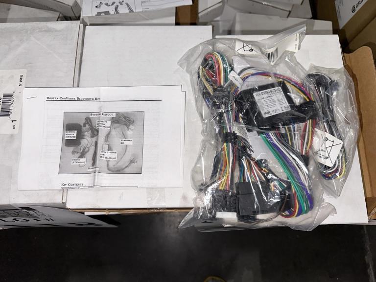 LOT CONSISTING OF ASSORTED AUTOMOTIVE ACCESSORIES (NEW)
