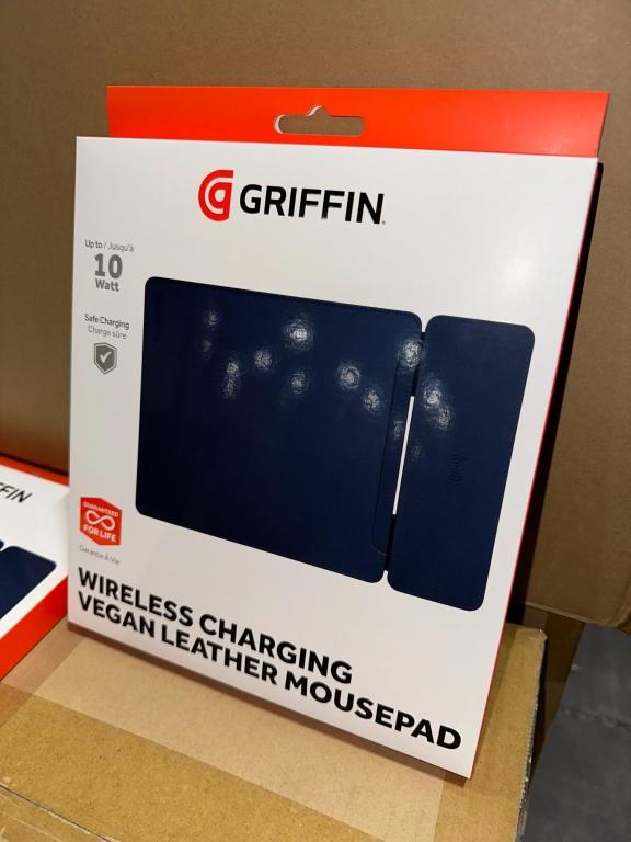 LOT CONSISTING OF WIRELESS CHARGING MOUSEPADS (NEW)