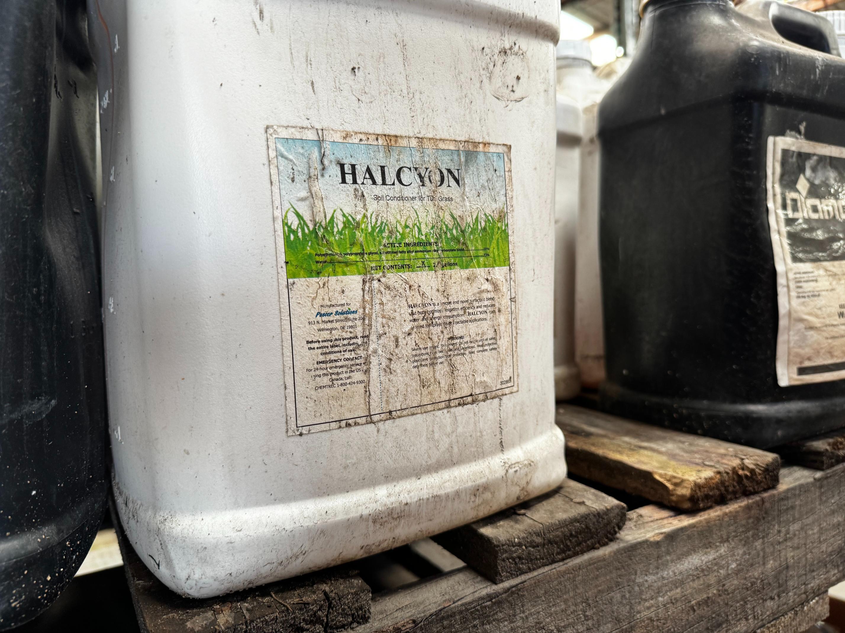 ASSORTED JUGS OF FERTILIZER / INSECTICIDE (YOUR BID X QTY = TOTAL $)