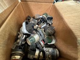 LOT CONSISTING OF ASSORTED ELECTRICAL ITEMS
