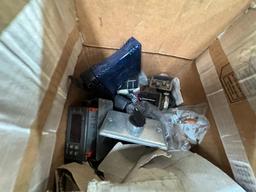 LOT CONSISTING OF ASSORTED ELECTRICAL ITEMS