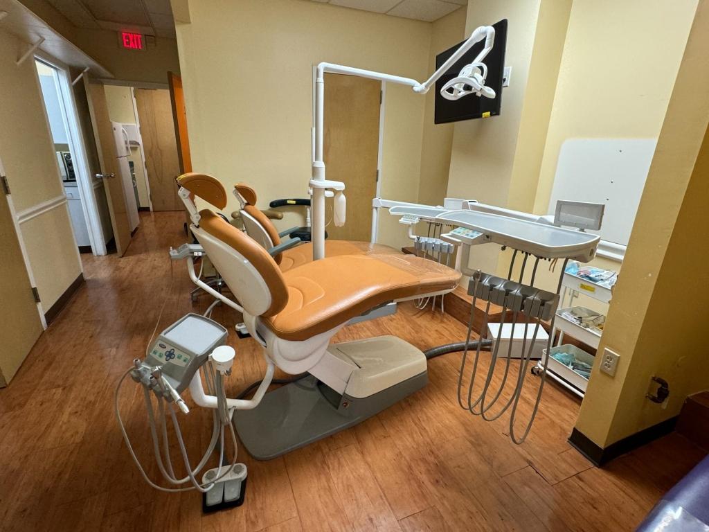 JPS DENTAL CHAIR MODEL JPS3168