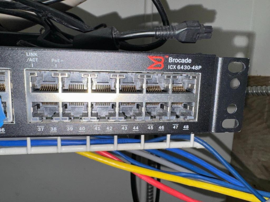 BROCADE ICX 6430-48P SWITCH