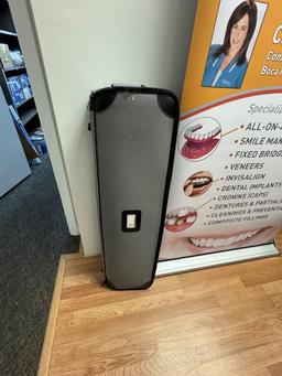 PORTABLE ADVERTISING DISPLAY WITH CASE