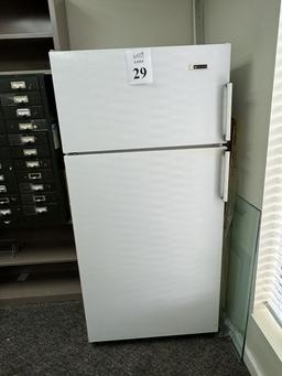 WHITE WESTINGHOUSE REFRIGERATOR/FREEZER 18 CU.FT.