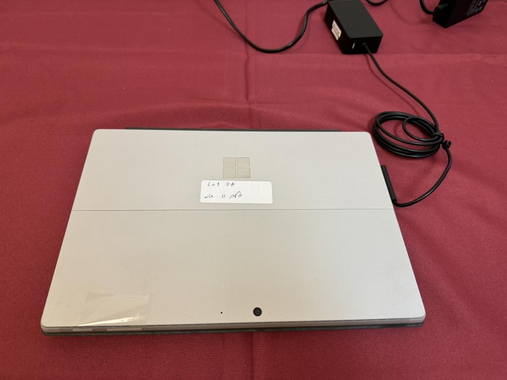 Microsoft Surface Pro 4 Corei7 8GB RAM 256GB SSD