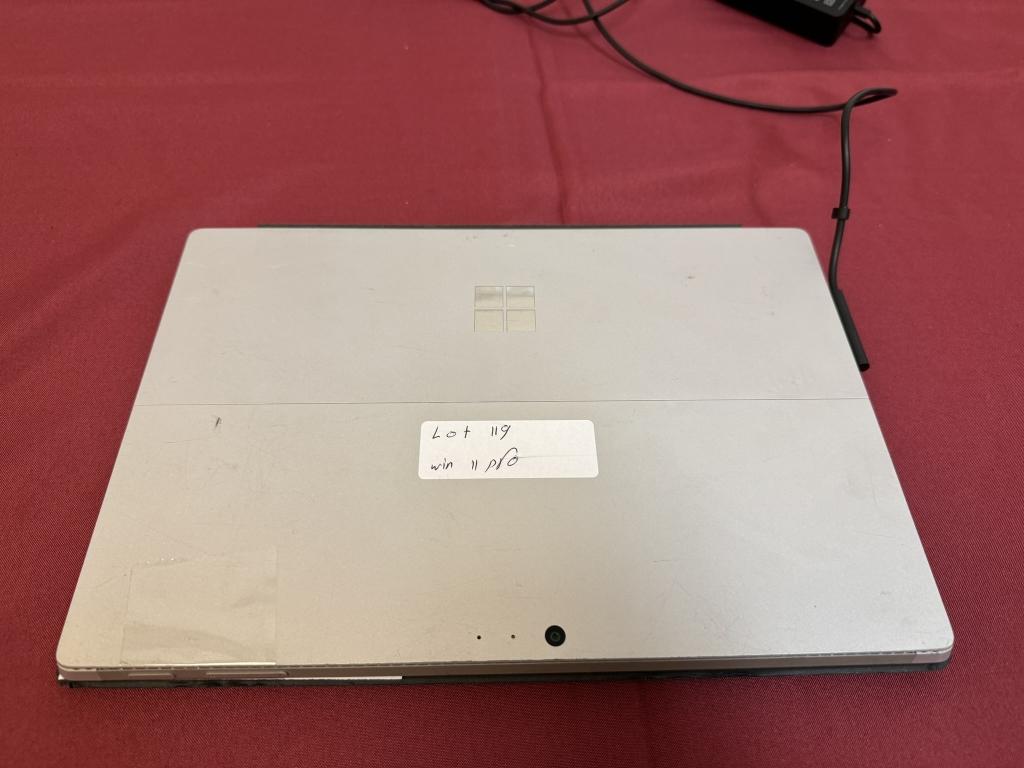 Microsoft Surface Pro 4 Corei7 8GB RAM 256GB SSD