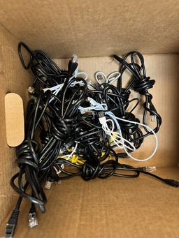 Lot consisting of assorted cables