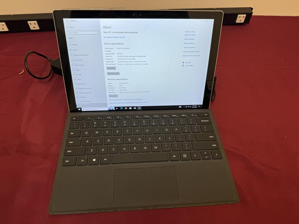 Microsoft Surface Pro 4 Corei7 8GB RAM 256GB SSD