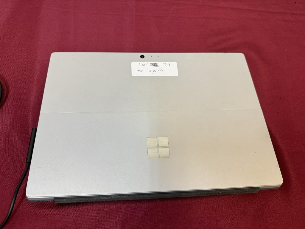 Microsoft Surface Pro 4 Corei7 8GB RAM 256GB SSD