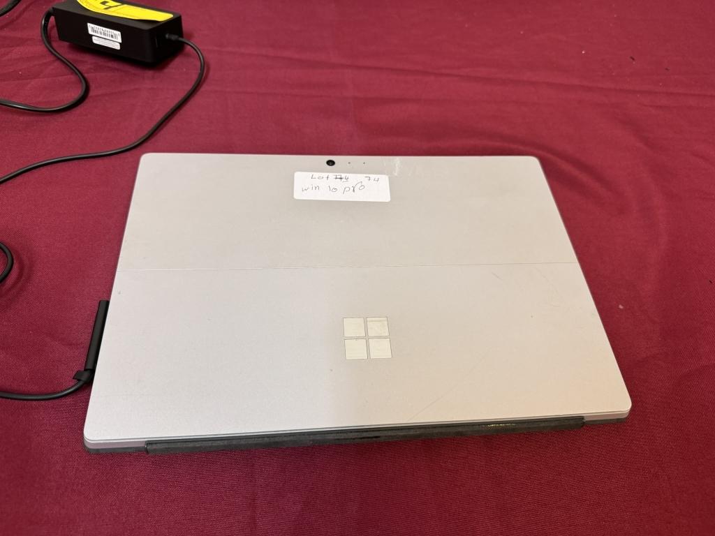 Microsoft Surface Pro 4 Corei7 8GB RAM 256GB SSD