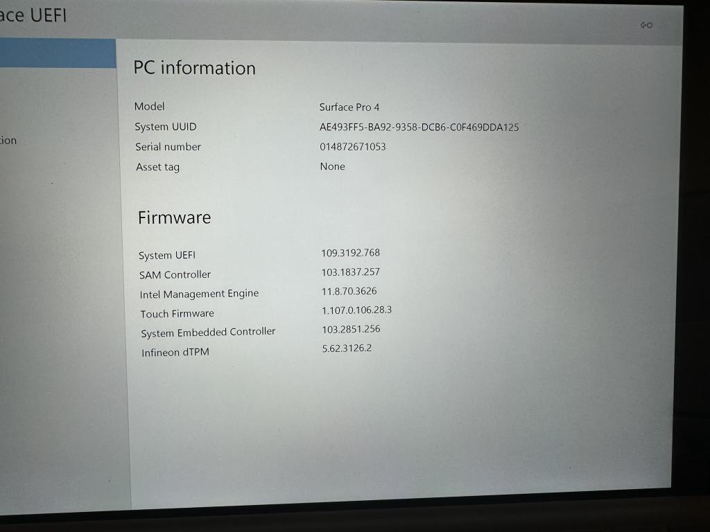 Microsoft Surface Pro 4 Corei7 8GB RAM 256GB SSD