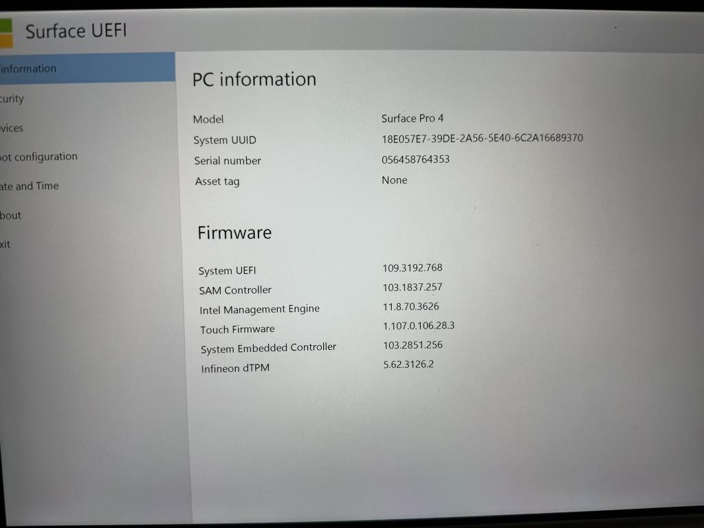 Microsoft Surface Pro 4 Corei7 8GB RAM 256GB SSD