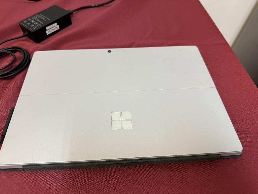 Microsoft Surface Pro 4 Corei7 8GB RAM 256GB SSD