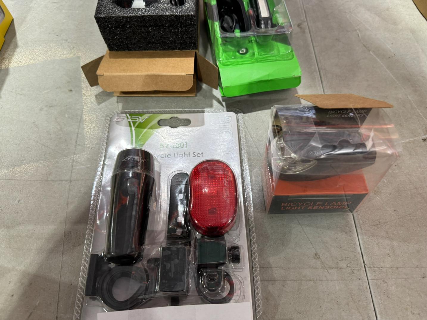 LOT CONSISTING OF ASSORTED BIKE LIGHTS