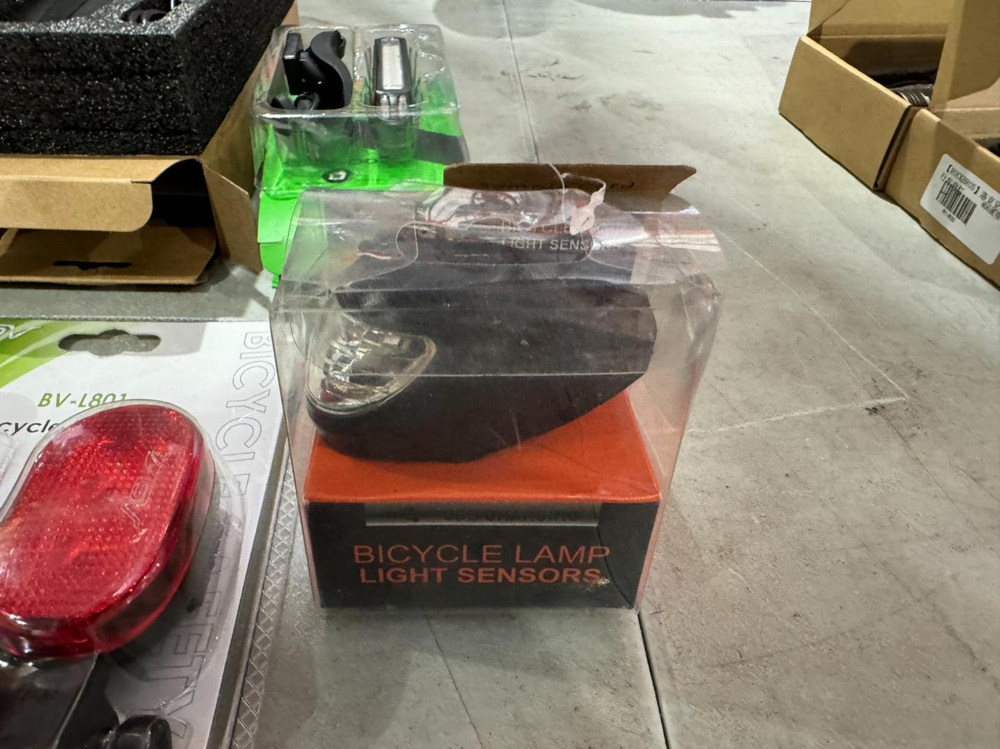 LOT CONSISTING OF ASSORTED BIKE LIGHTS