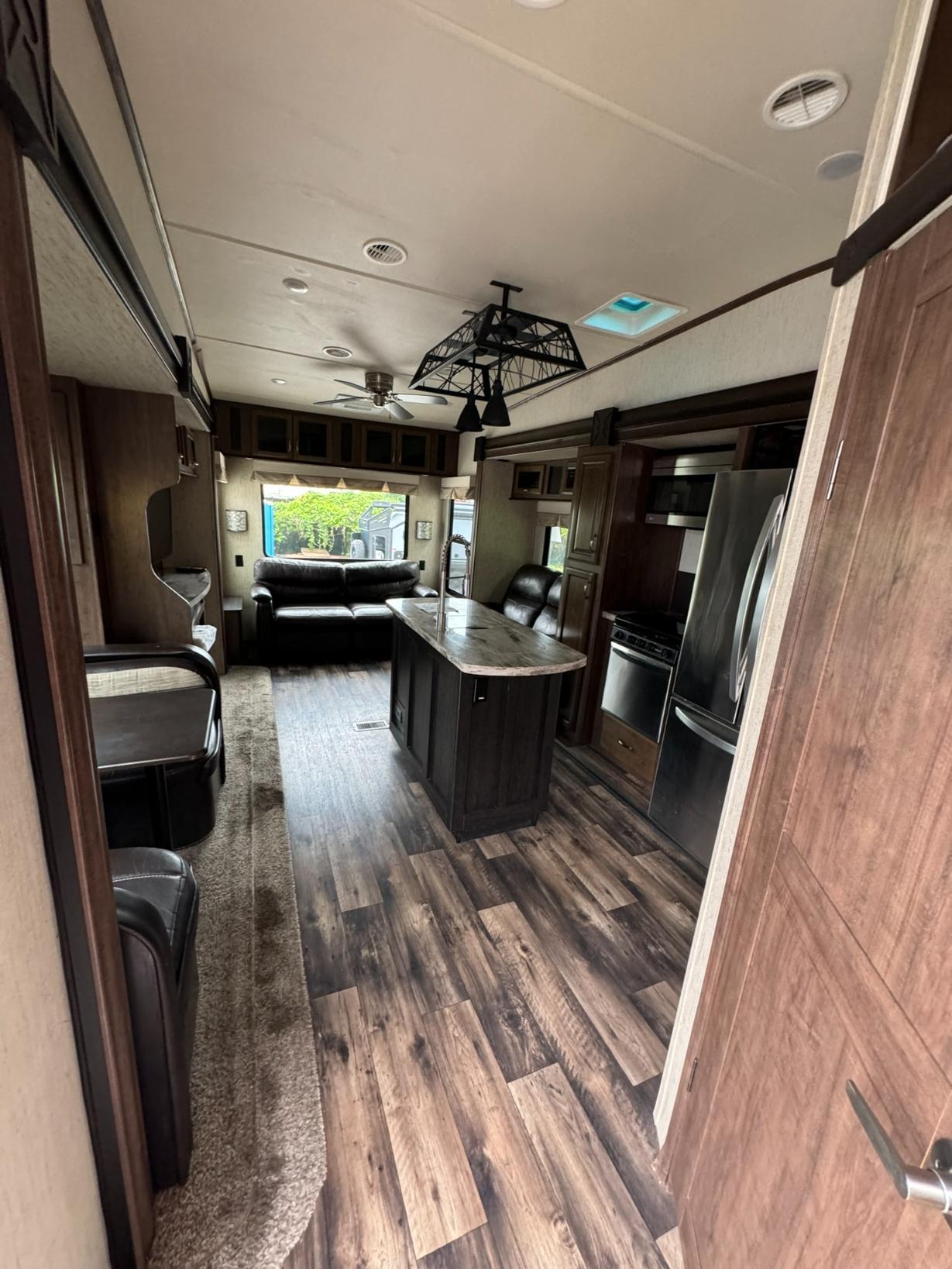 2018 FOREST RIVER RV SIERRA 372LOK