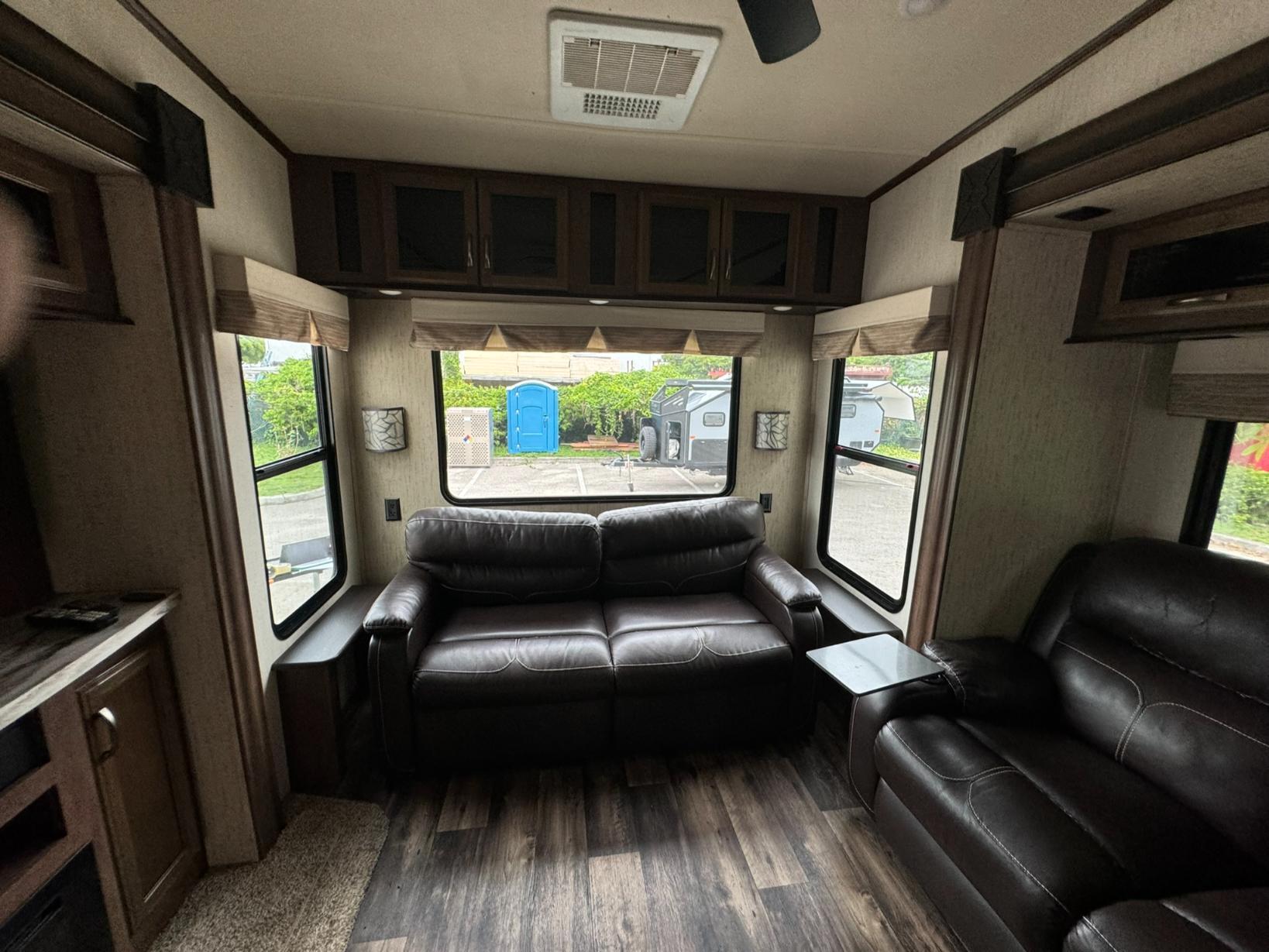 2018 FOREST RIVER RV SIERRA 372LOK