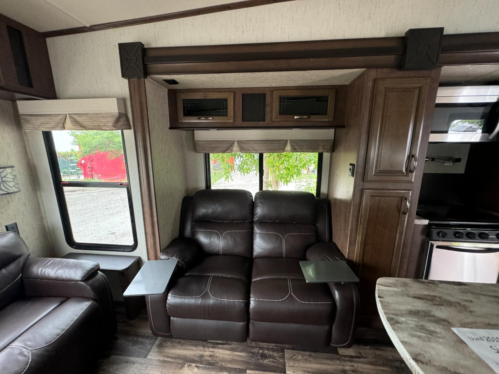 2018 FOREST RIVER RV SIERRA 372LOK