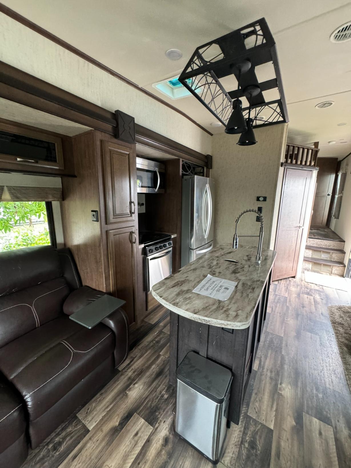 2018 FOREST RIVER RV SIERRA 372LOK