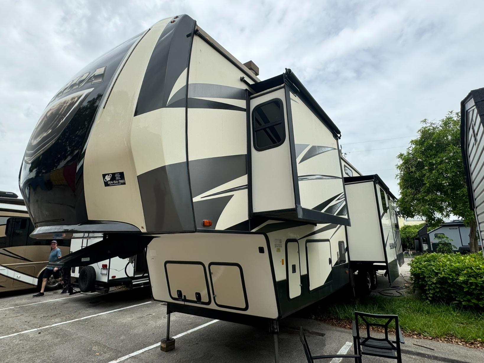 2018 FOREST RIVER RV SIERRA 372LOK