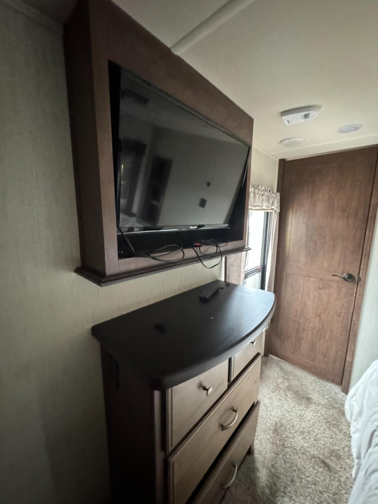 2018 FOREST RIVER RV SIERRA 372LOK