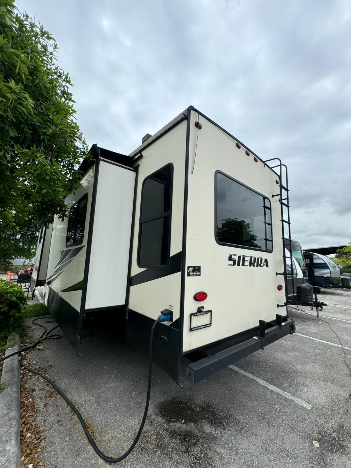 2018 FOREST RIVER RV SIERRA 372LOK