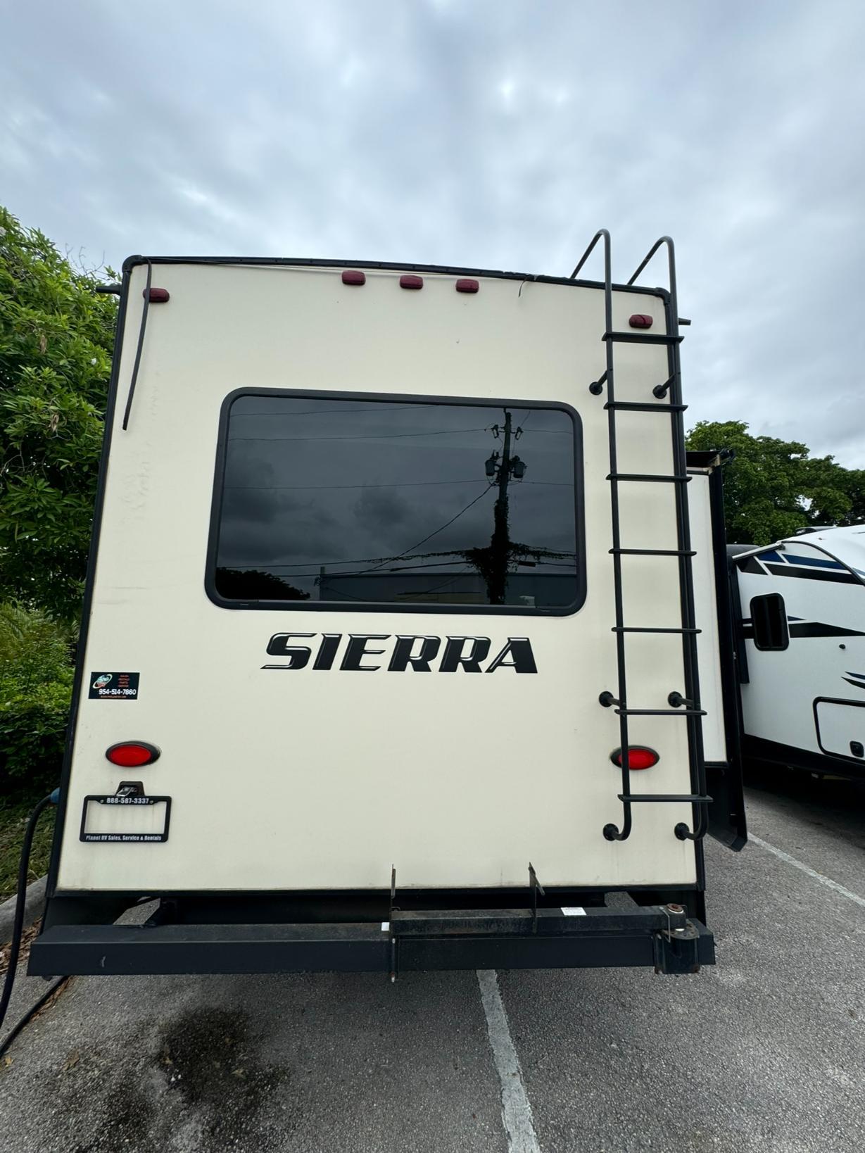 2018 FOREST RIVER RV SIERRA 372LOK