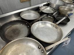 COMMERCIAL POTS AND PANS (VARIOUS SIZES)