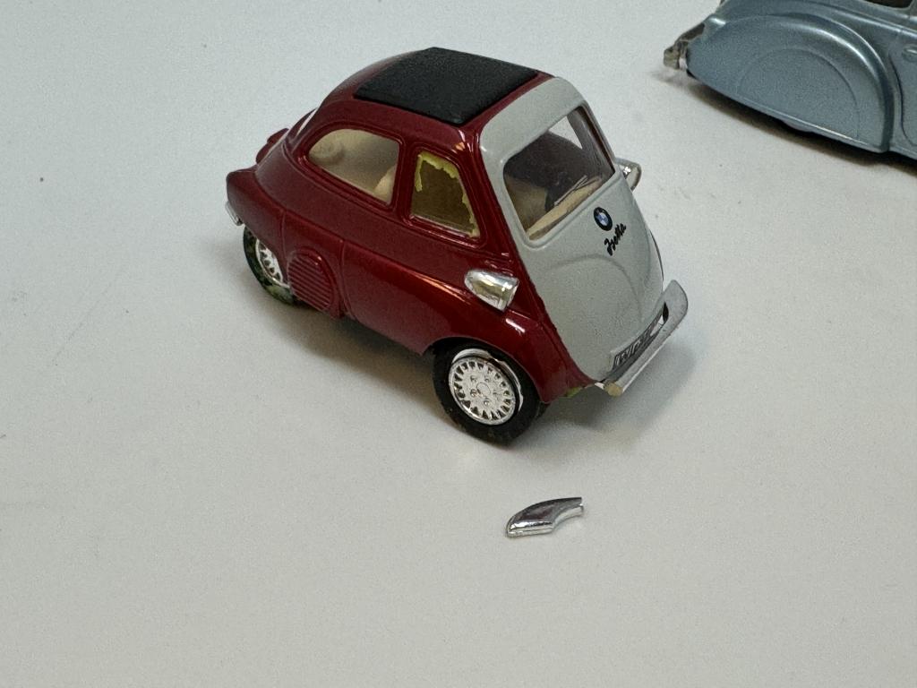 ASSORTED DIECAST COLLECTIBLE CARS