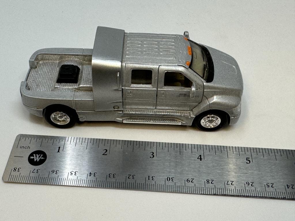 ASSORTED DIECAST COLLECTIBLE CARS