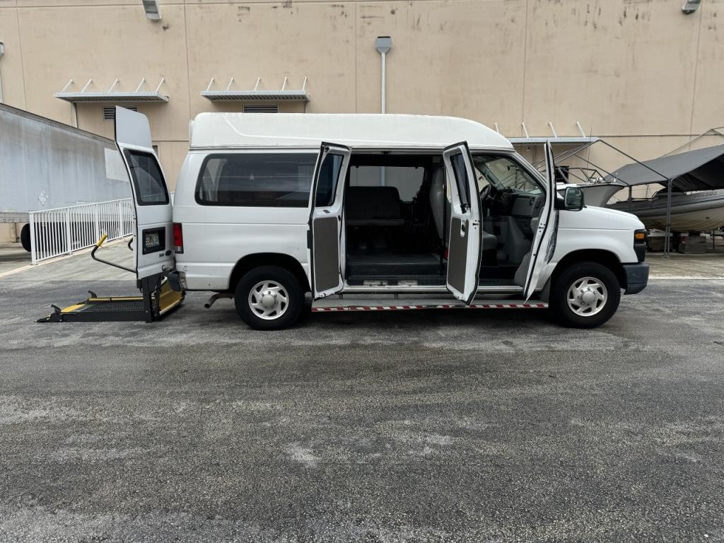 2014 FORD E-250 ADVANCE TRAC RSC MOBILITY VAN