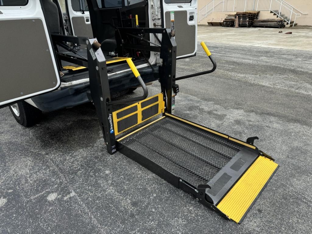 2014 FORD E-250 ADVANCE TRAC RSC MOBILITY VAN