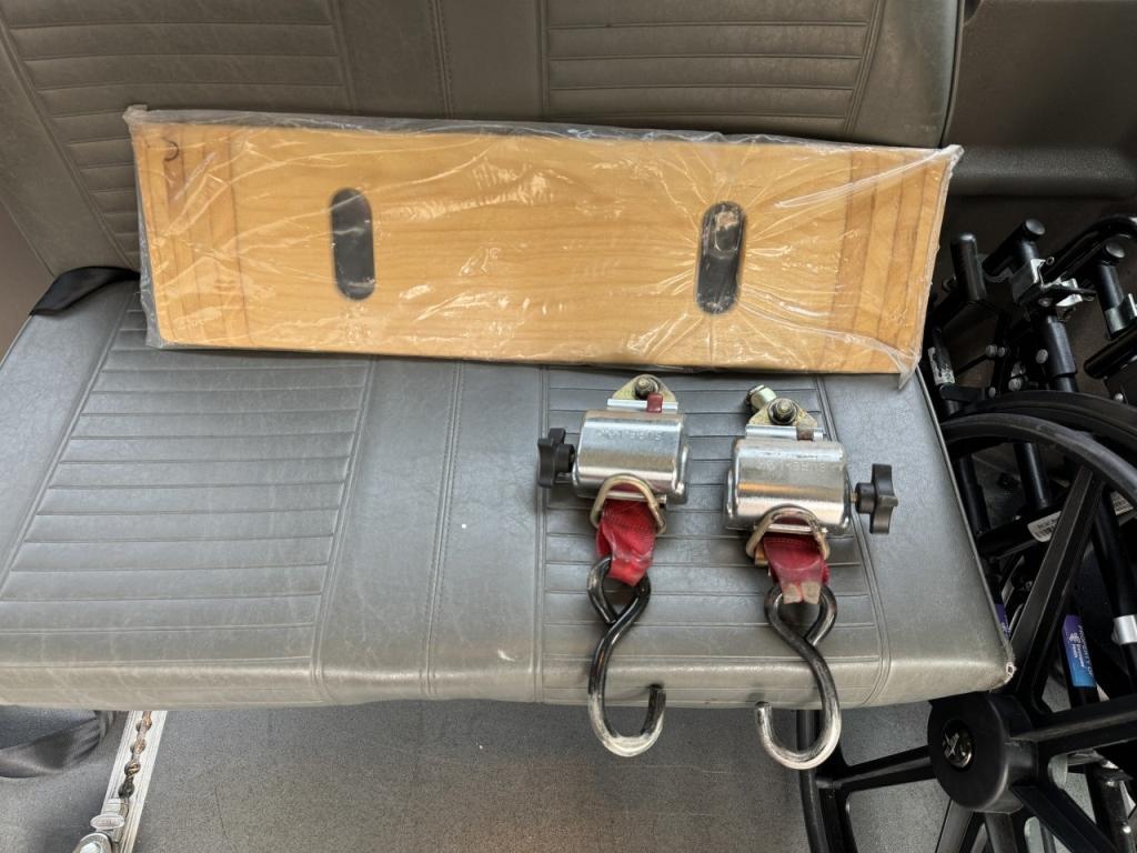 2014 FORD E-250 ADVANCE TRAC RSC MOBILITY VAN