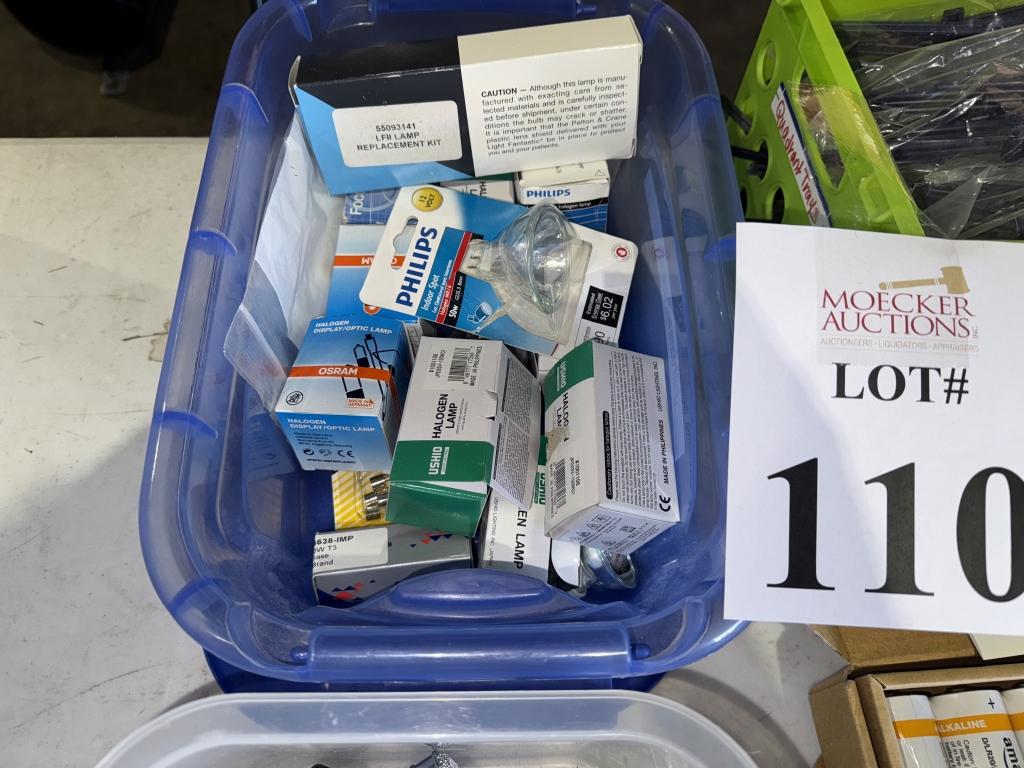 LOT CONSISTING OF ASSORTED ITEMS