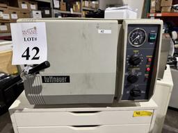 TUTTNAUER TABLE AUTOCLAVE (MODEL UNKNOWN)