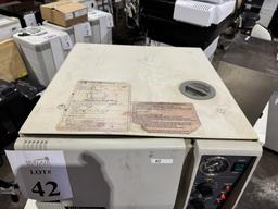 TUTTNAUER TABLE AUTOCLAVE (MODEL UNKNOWN)