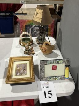 LOT CONSISTING OF ASSORTED HOME DÉCOR